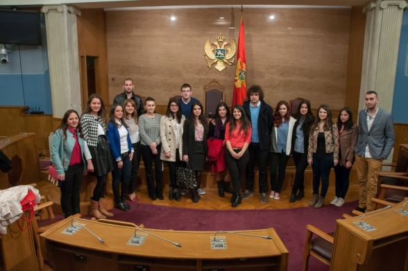 Predstavnici studentske organizacije „Škola poslovnih vještina” pośetili Skupštinu Crne Gore