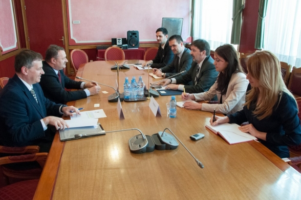Predśednik Odbora za međunarodne odnose i iseljenike Miodrag Vuković sastao se sa ambasadorom Rumunije u Crnoj Gori Ferdinandom Nađem