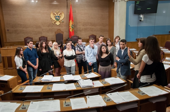 Representatives of the Montenegrin American Youth Alumni Association-MAYAA visit the Parliament