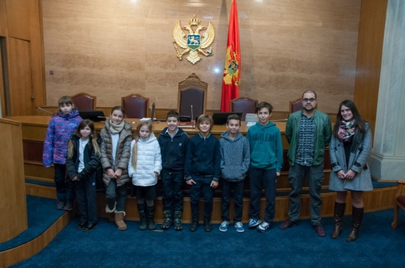 A group of students of the “Knightsbridge Schools International” from Tivat visits the Parliament of Montenegro