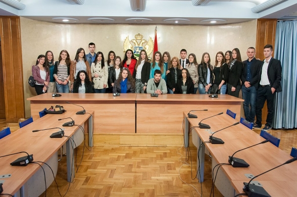 Representatives of Montenegrin Association of Political Science Students visit the Parliament of Montenegro