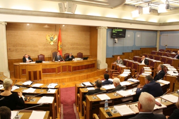 Sitting of the Fifth Extraordinary Session in 2015 continued – day three