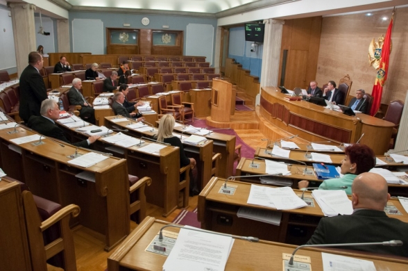 Nastavljena četvrta śednica drugog redovnog zasijedanja Skupštine Crne Gore u 2014. godini - četvrti dan