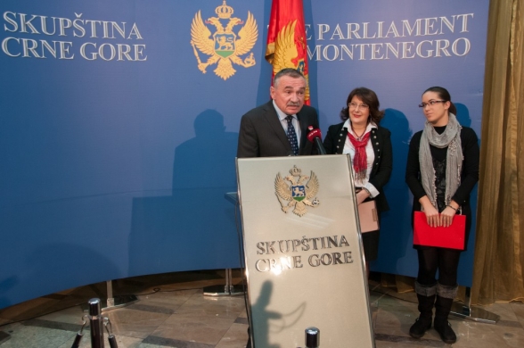 Vice President of the Parliament of Montenegro Mr Branko Radulović opens the photography exhibition of the previous four sessions of the Children’s Parliament