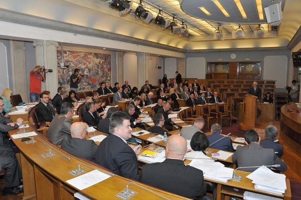 Sitting of the Eighth Extraordinary Session in 2013 – first day