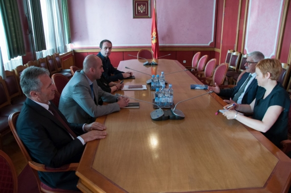 Održan sastanak poslanika sa šefom Delegacije Evropske unije u Crnoj Gori Mitjom Drobničem